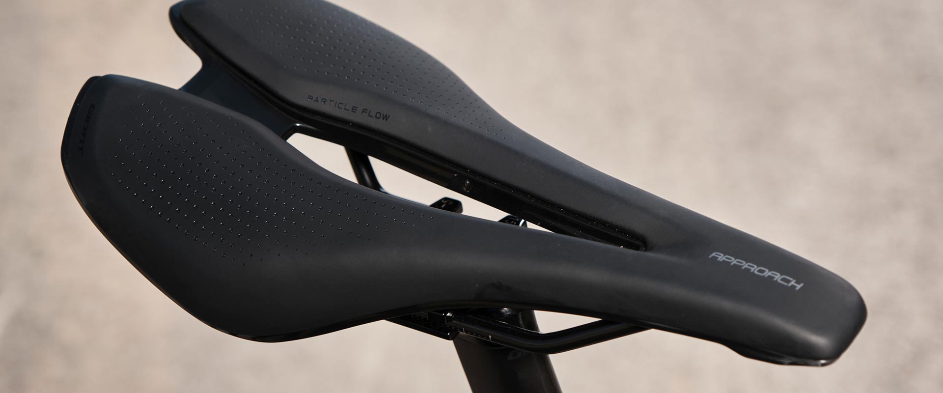 2023 GIANT Bicycles | Showcase APPROACH SADDLE
