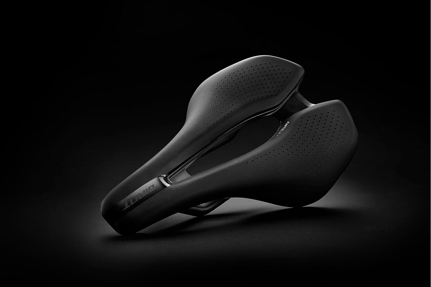 2023 GIANT Bicycles | Showcase FLEET SLR SADDLE